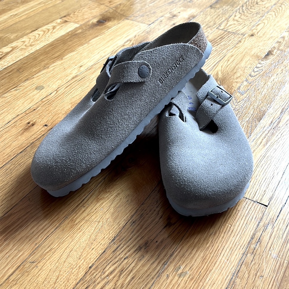 Birkenstock Boston W9/M7. Perfect Condition in Stone Coin